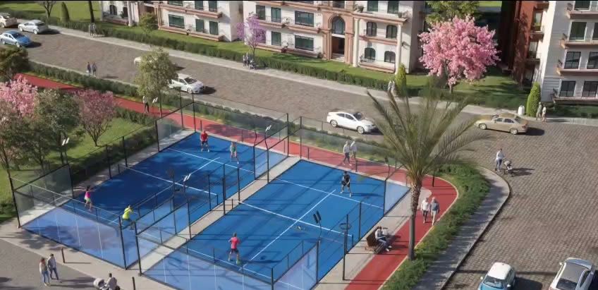ملاعب البادل في ويست كلاي